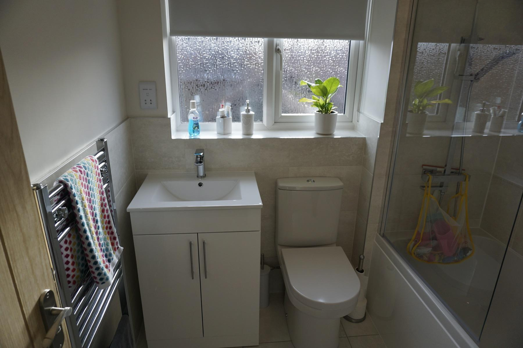 Master bathroom cloakroom and en-suite renovation in Newport Pagnell - Image 4
