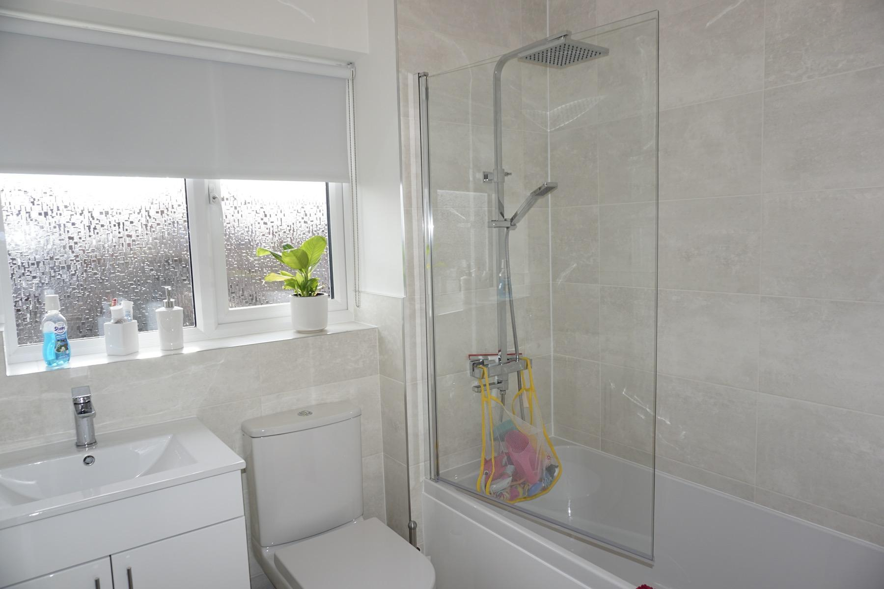 Master bathroom cloakroom and en-suite renovation in Newport Pagnell - Image 5