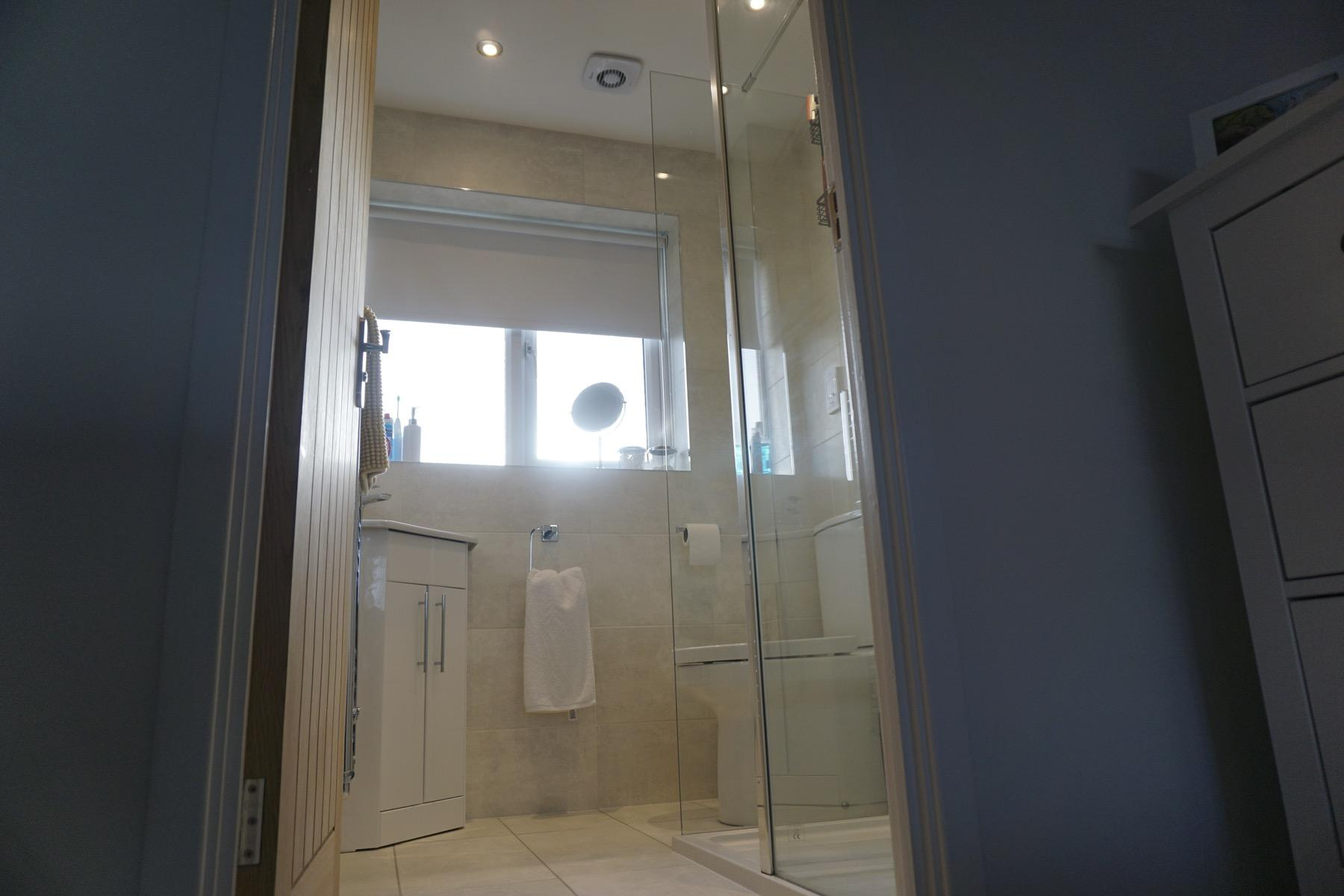Master bathroom cloakroom and en-suite renovation in Newport Pagnell - Image 6