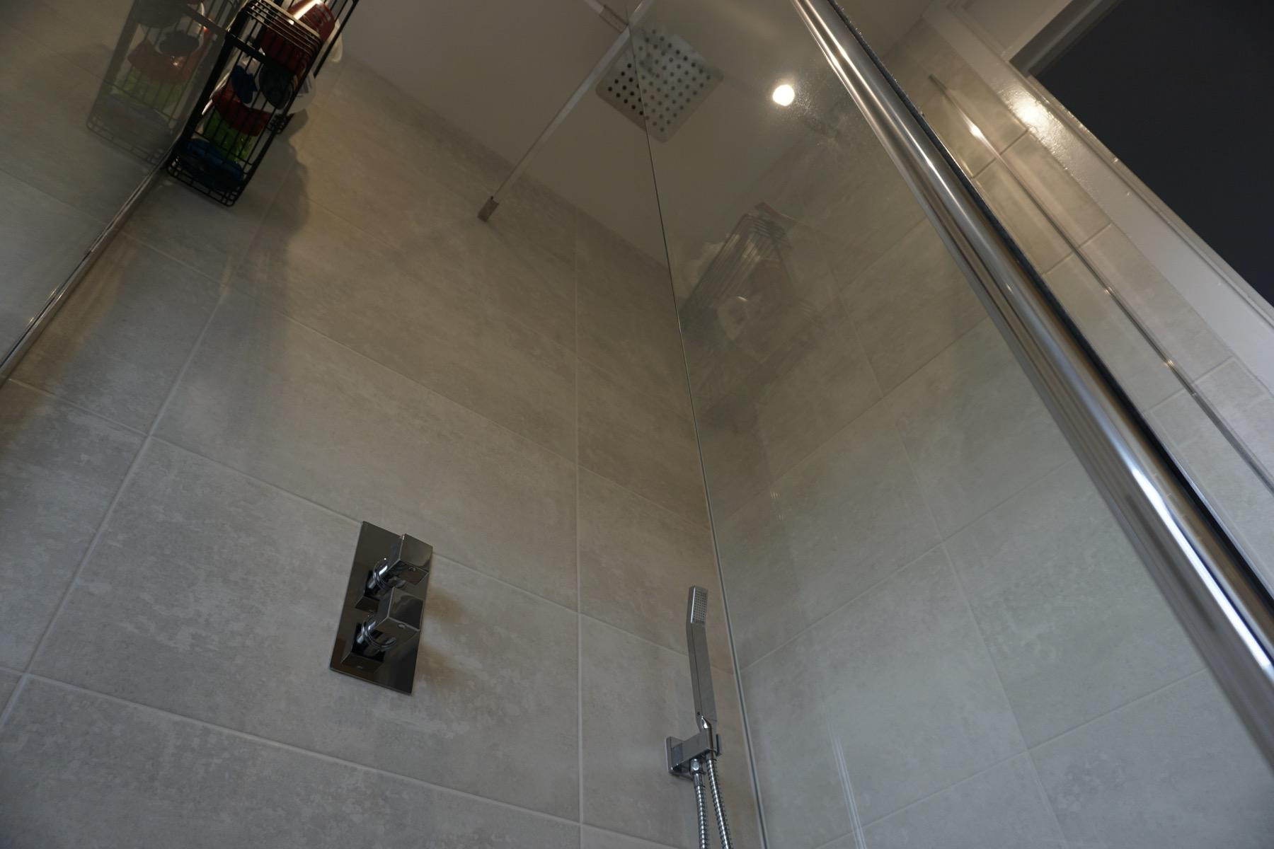 Master bathroom cloakroom and en-suite renovation in Newport Pagnell - Image 9