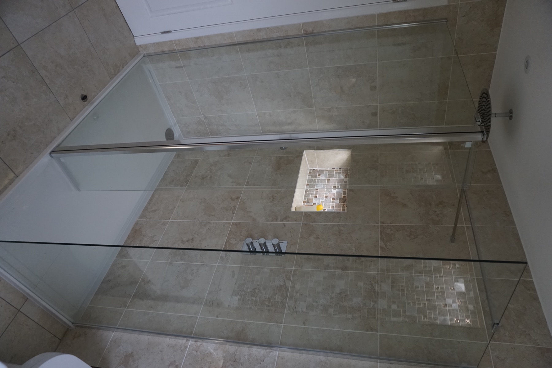 Master bathroom cloakroom and en-suite remodelling in Bedford - Image 10