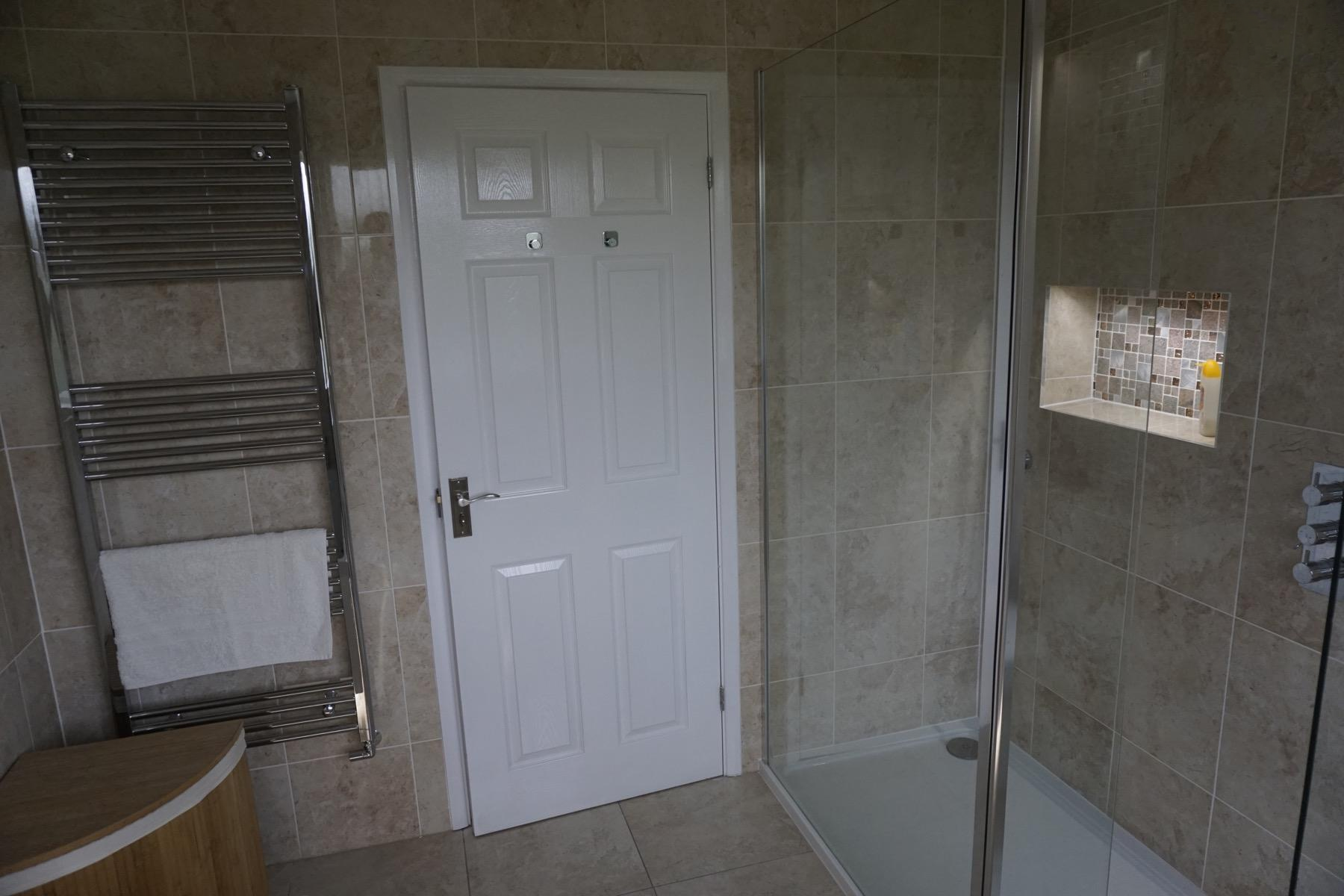 Master bathroom cloakroom and en-suite remodelling in Bedford - Image 12
