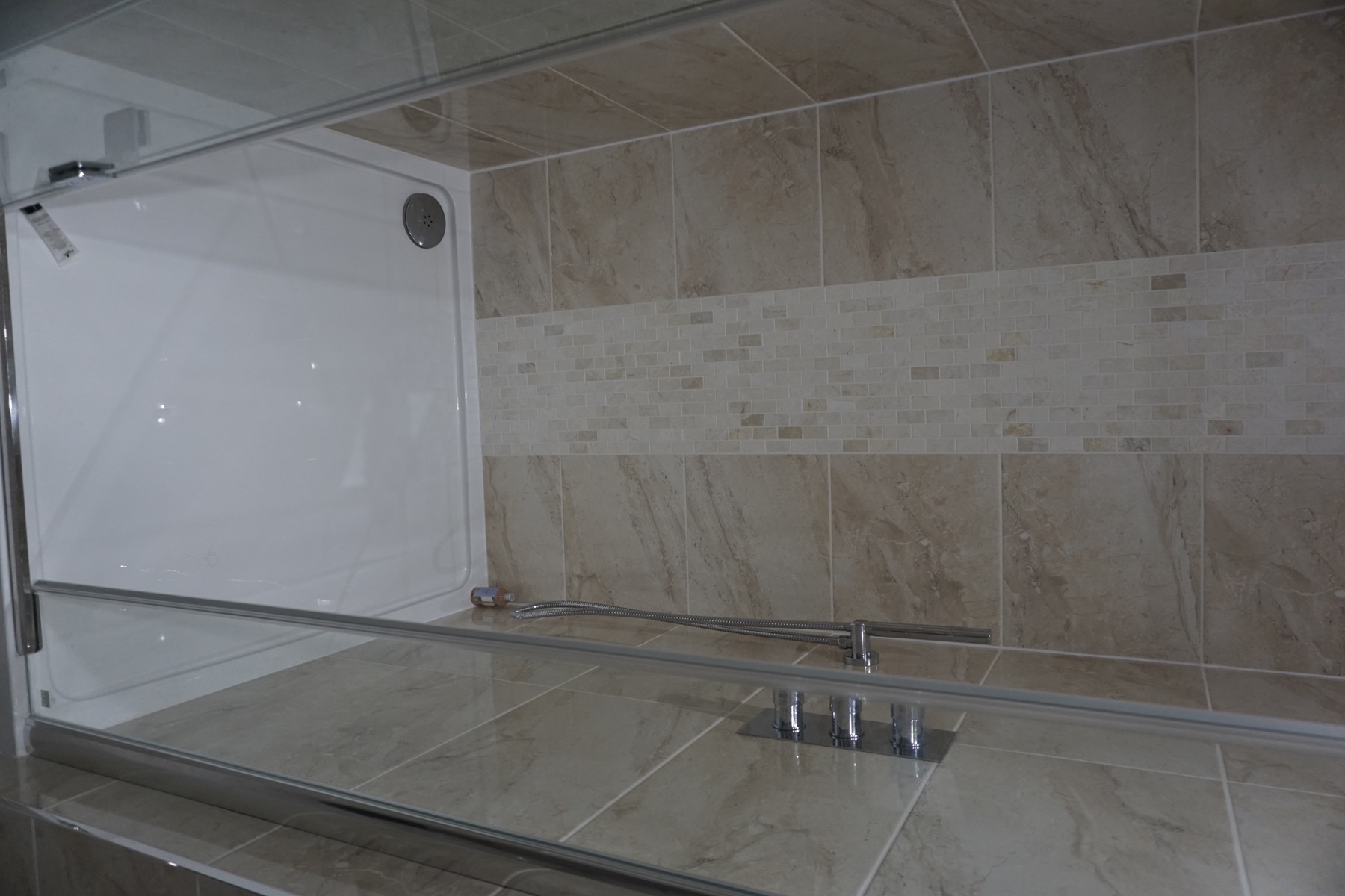 Master bathroom cloakroom and en-suite remodelling in Bedford - Image 20