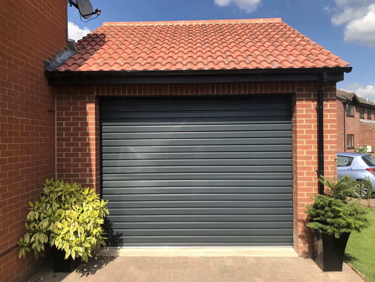Building Garage in Newport Pagnell - Image 1