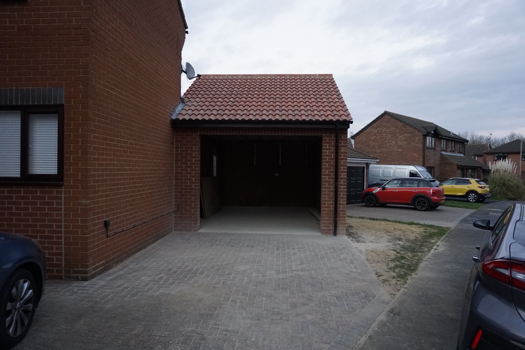 Building Garage in Newport Pagnell - Image 2