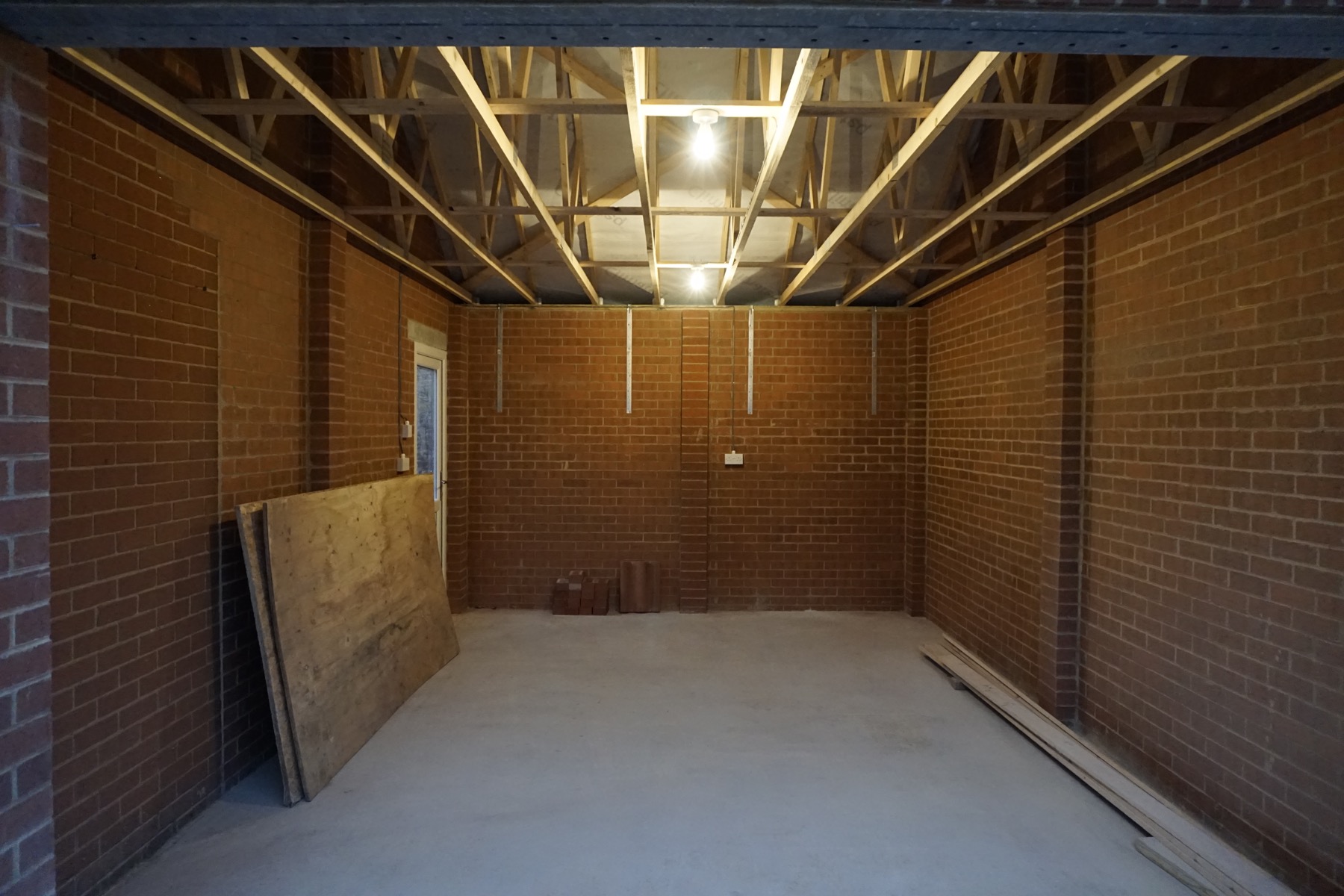 Building Garage in Newport Pagnell - Image 5