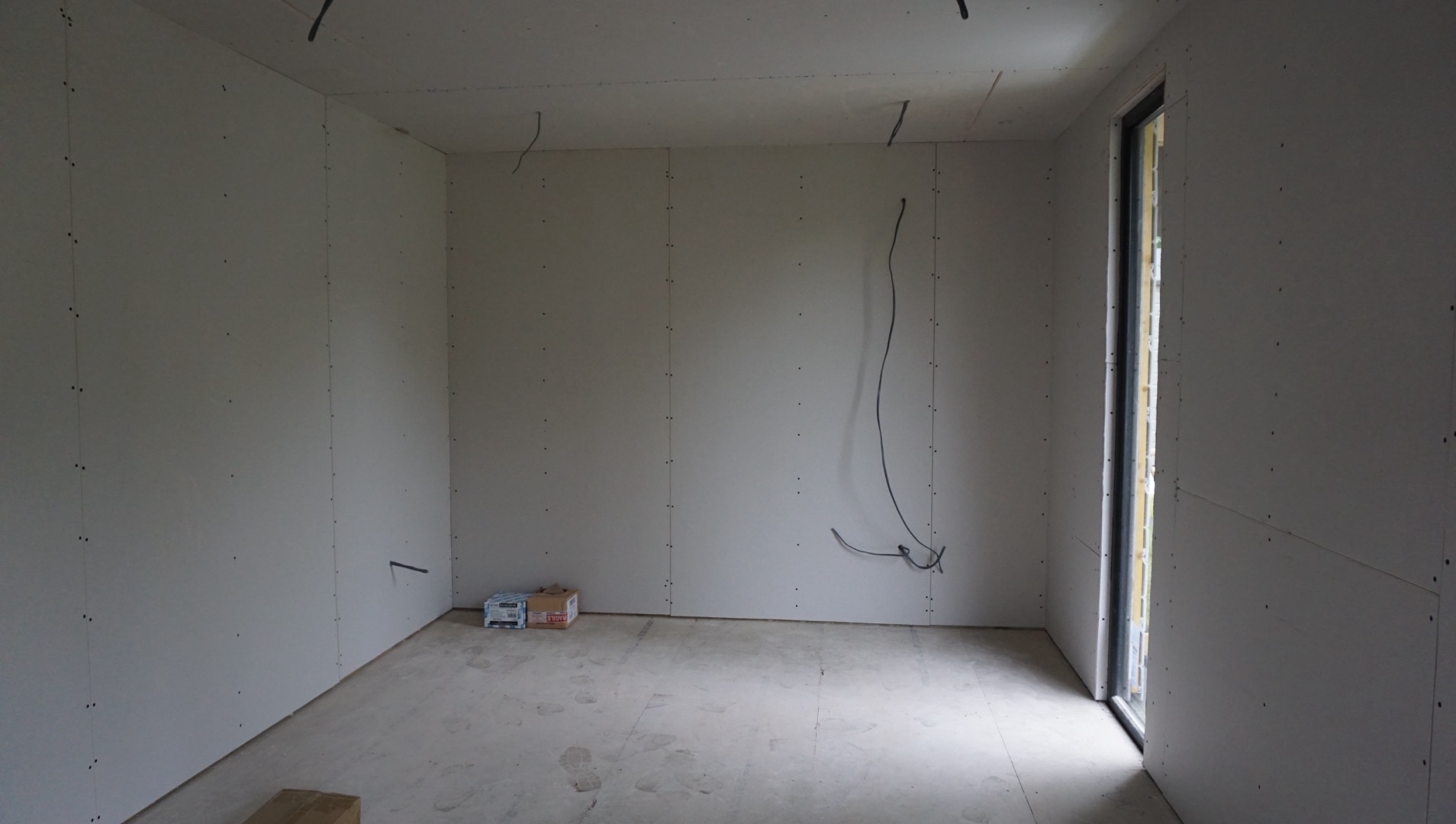 Luxury Garden Room in Milton Keynes - Image 4