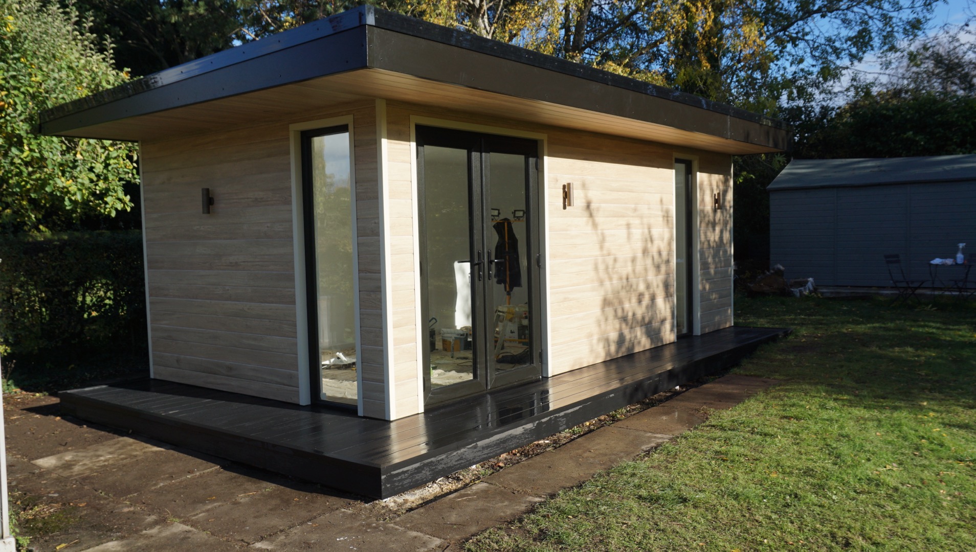Luxury Garden Room in Milton Keynes - Image 6