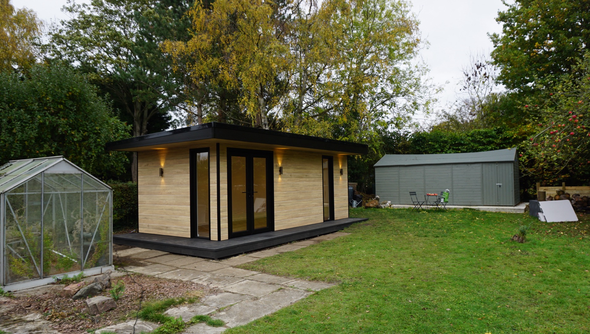 Luxury Garden Room in Milton Keynes - Image 10