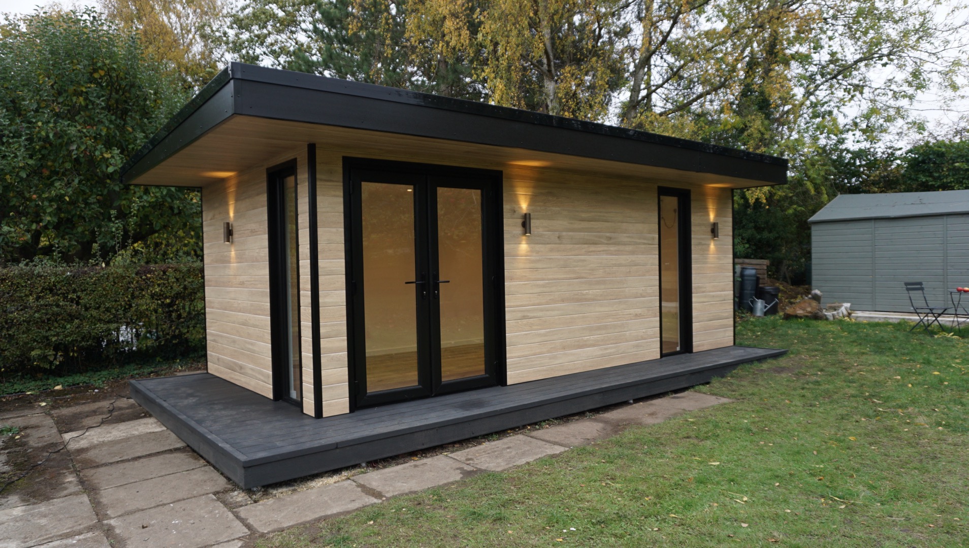 Luxury Garden Room in Milton Keynes - Image 11
