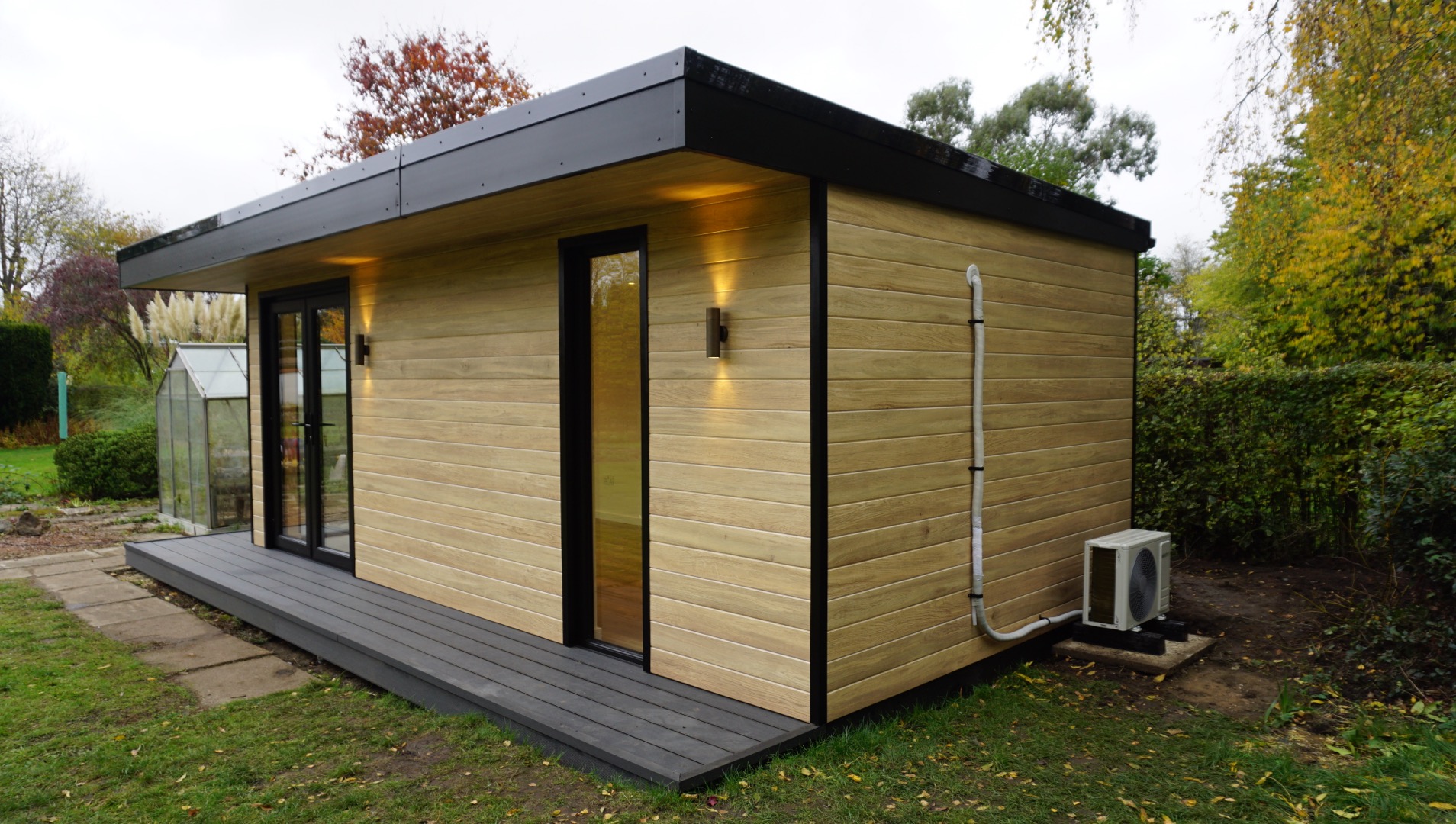 Luxury Garden Room in Milton Keynes - Image 13